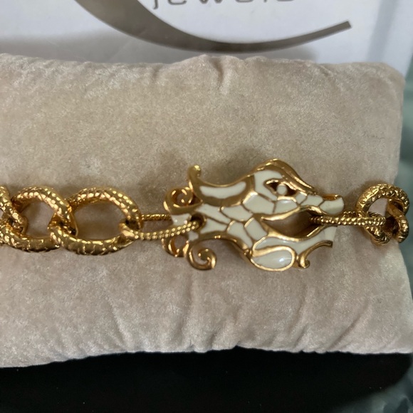 COPY - Just Cavalli goldtone bracelet. Set with a White Enamel Dragonhead. Lobs… - Picture 3 of 6
